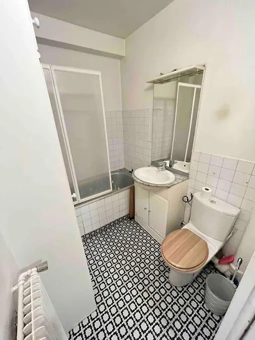 Studio Calme Proche Metro Apartment